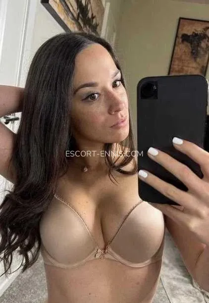 Escort Ennis Maja — 2