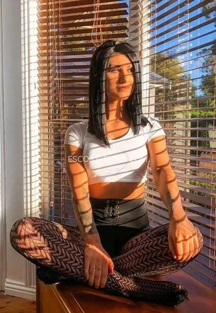 Escort Ennis Emilia — 7