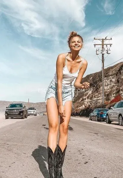 Escort Ennis Mya — 10
