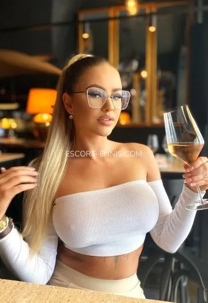 Escort Ennis Valeria — 2