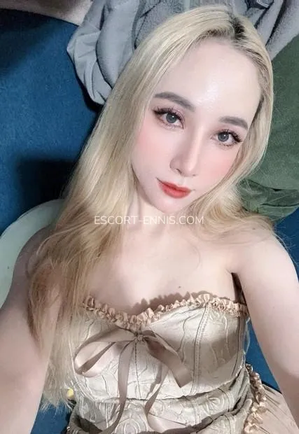 Escort Ennis Isaura — 2